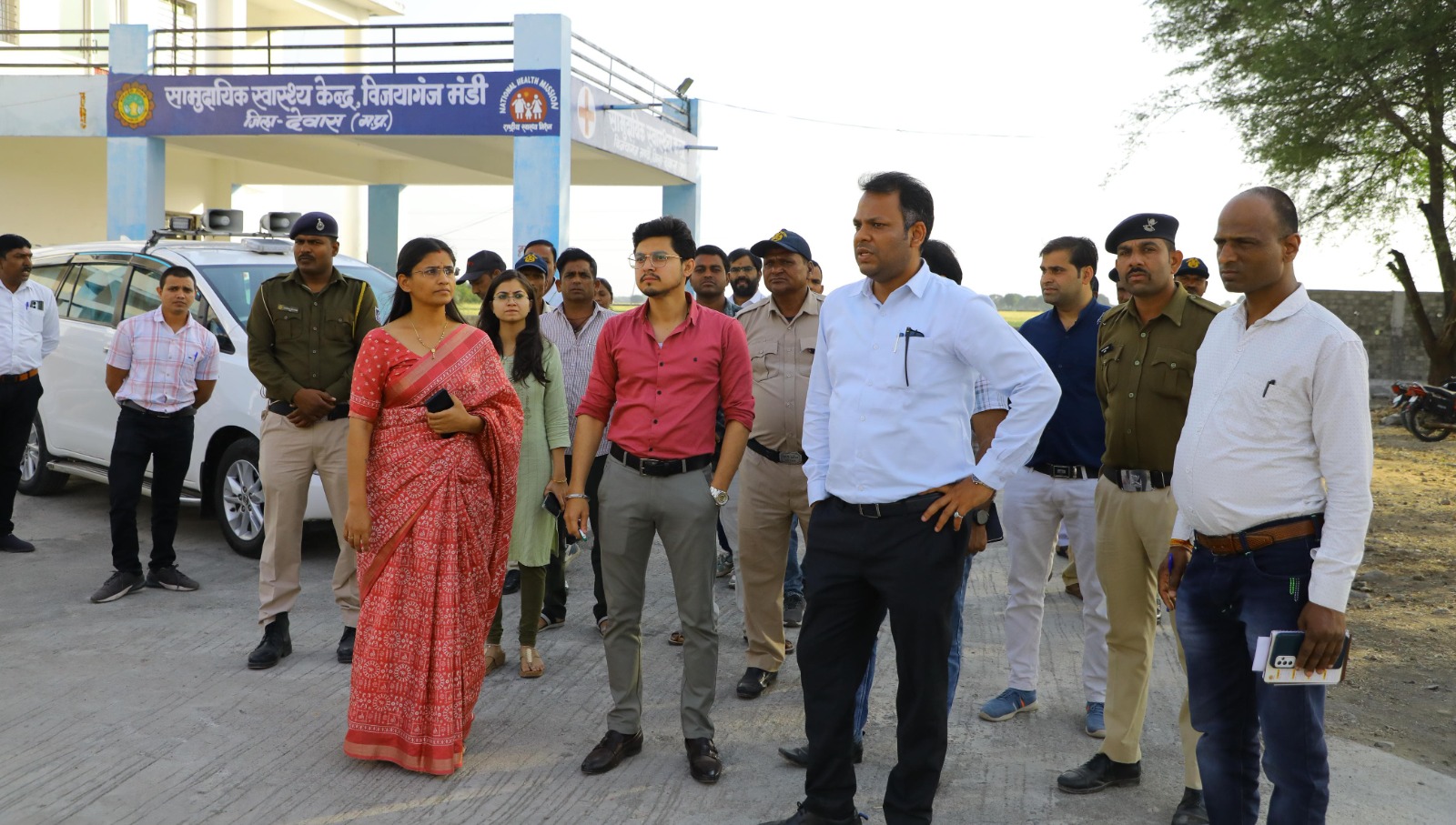 कलेक्टर ऋतुराज सिंह का जिले में सतत निरीक्षण, एक बाबू निलंबित और….