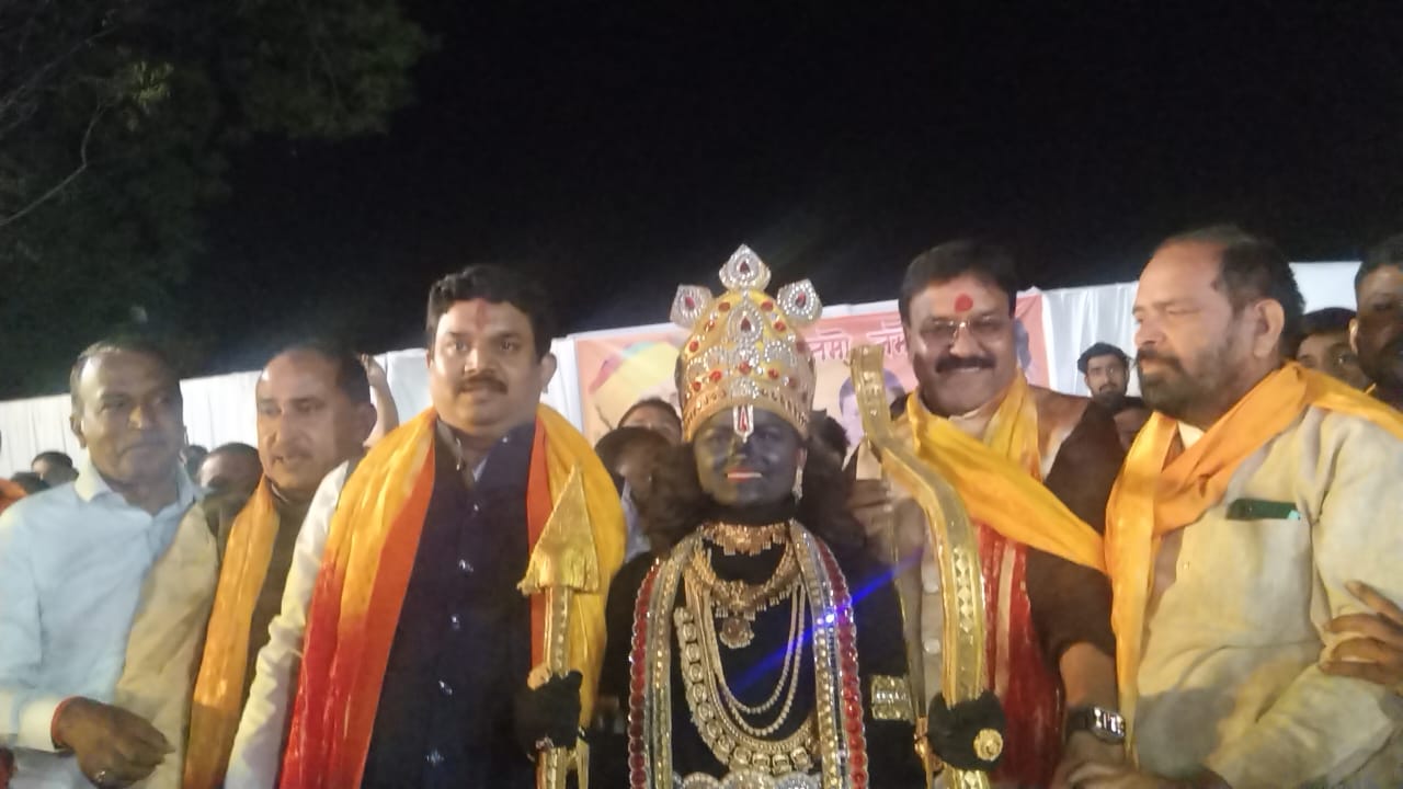 शिव बारात में सांसद ने नशे के अवैध कारोबार के खिलाफ किया शंखनाद , इंदौर मैं पकड़ा गया देवास का नशे का सौदागर