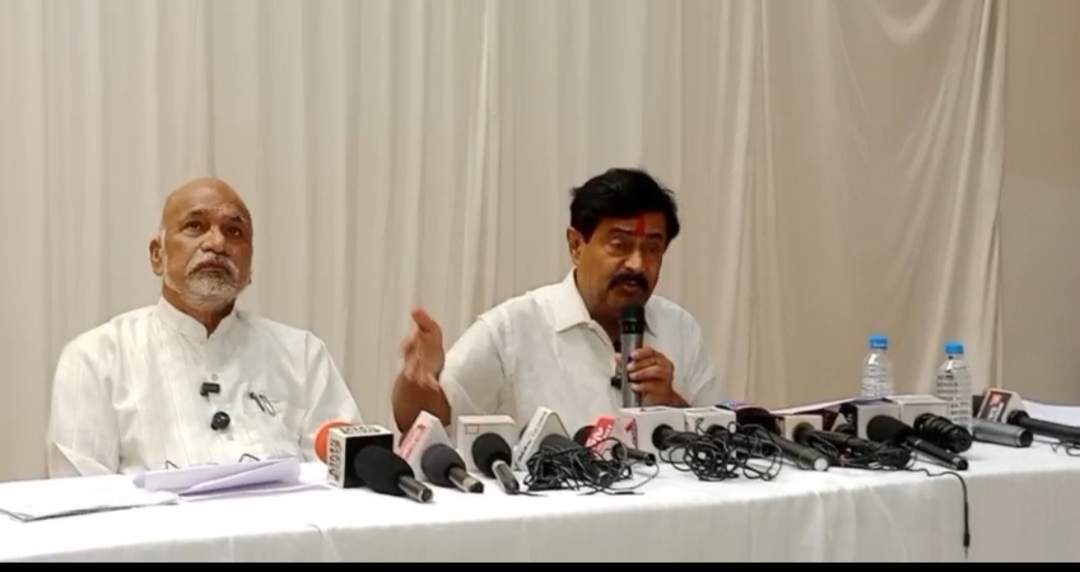 भारतीय जनता पार्टी में तीसरे गुट का उदय, पूर्व मंत्री द्वारा देवास ब्रिज को बताया मोक्ष और भ्रष्टाचार का ब्रिज, एक बिल्डर को लाभ पहुंचाने के लिए प्रशासनिक अधिकारियों ने कर दिया गोलमाल, शहर को भी समदड़िया नगर बनने से बचाने के लिए किया सचेत