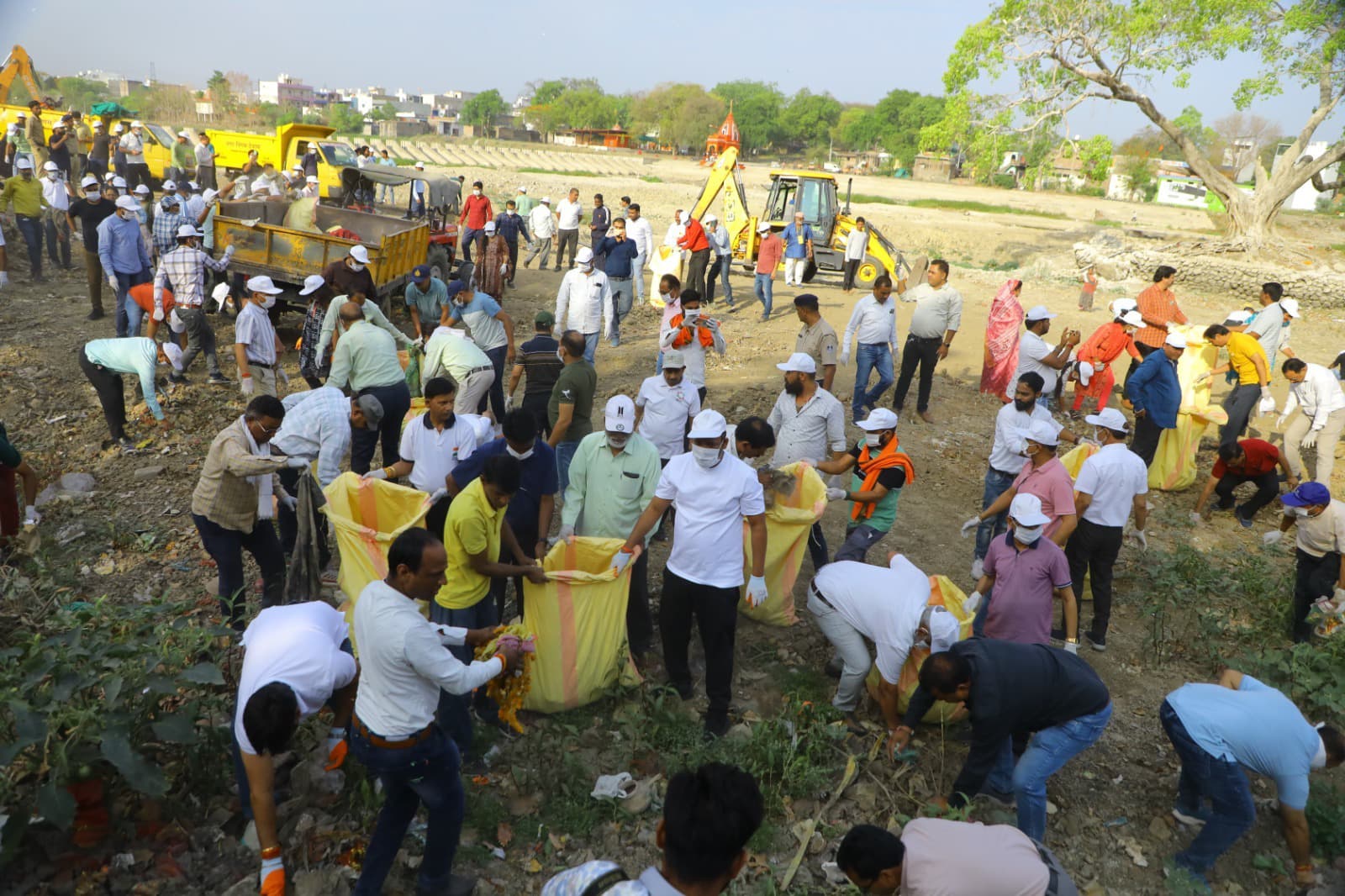 शिप्रा जल शुद्धिकरण के साथ जिला प्रशासन की बड़ी कार्रवाई, 22 गांव मैं अतिक्रमण हटाकर 41 हेक्टेयर भूमि को अतिक्रमण से मुक्त कराया, अब इस भूमि पर 35000 पौधे लगाने का संकल्प