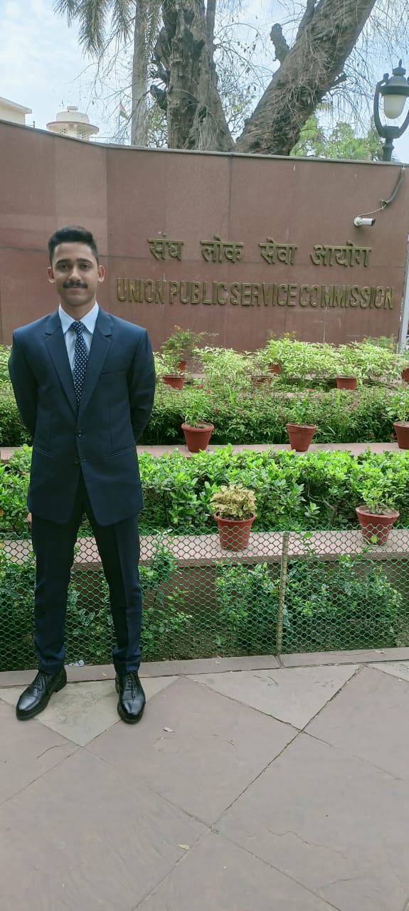 नगर निगम के दरोगा के पुत्र ने किया देवास का नाम रोशन, UPSC CAPF AC 2024 में उत्कृष्ट प्रदर्शन कर आल इंडिया रैंक 309 प्राप्त की, कलेक्टर ऋतुराज सिंह ने दी बधाई , देवास के युवाओं को भी देंगे निशुल्क मार्गदर्शन