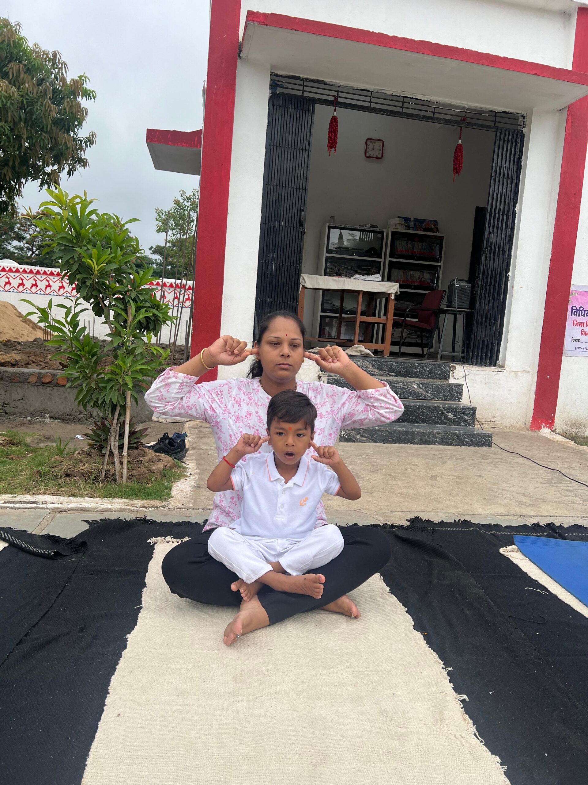 योग की शक्ति से देवास हुआ योगमय , उपमुख्यमंत्री , महापौर ,कलेक्टर, योगाचार्य और पत्रकारों ने एक साथ किया सामूहिक योग, जेल में ॐ, वृद्ध आश्रम , खेड़ापति इंटरनेशनल, लॉ कॉलेज, स्कूल, और कुशाभाऊ ठाकरे स्टेडियम में हिंद फौज और ठाकरे जी ने कराया योग