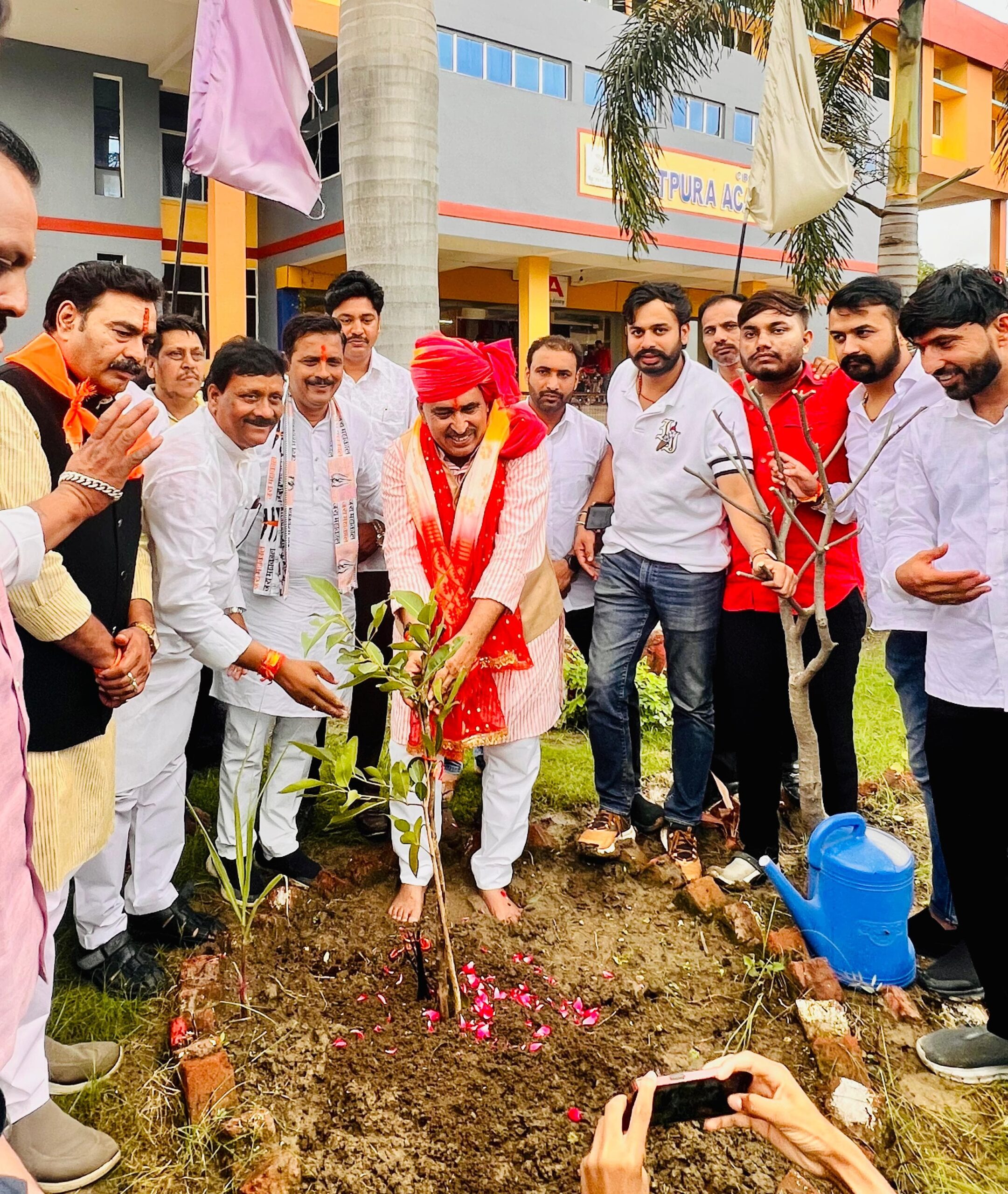 पर्यावरण के नाम रहा जिला अध्यक्ष का जन्मदिन, जगह-जगह स्वागत मिठाई के साथ पौधारोपण और पूरे जिले को हरा भरा बनाने का संकल्प लिया जिला अध्यक्ष और कार्यकर्ताओं ने