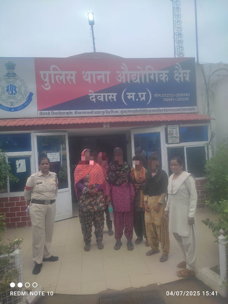 फरियादी की सूझबूझ एवं पुलिस की सतर्कता से नकबजनी करने वाली 5 महिलाओं को थाना औद्योगिक क्षेत्र पुलिस ने किया गिरफ्तार, आमजन सजग रहे सतर्क रहे , संदिग्ध व्यक्ति दिखने पर पुलिस को तुरंत सूचना दें