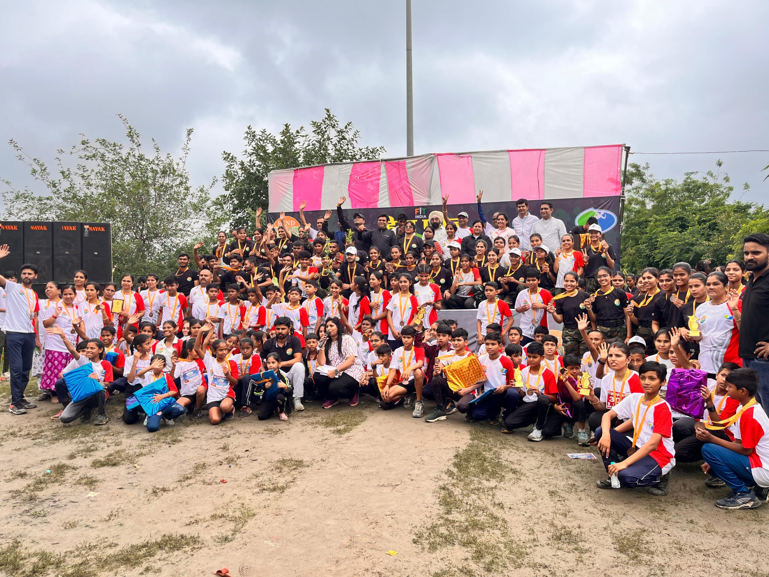 बच्चे से लेकर बुजुर्ग तक लगभग 1100 धावकों ने देवास ग्रीन हाफ मैराथन में जोश व उमंग के साथ लगाई दौड़