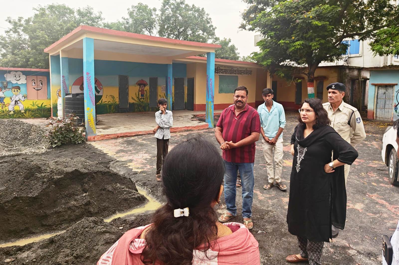 जिला पंचायत सी ई ओ ने जनपद पंचायत के कार्यों की समीक्षा के साथ किया निरीक्षण , चेतावनी के साथ समय पर कार्य करने के निर्देश