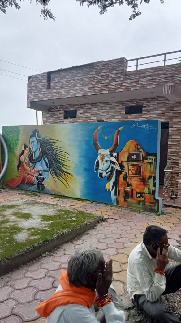 मुक्तिधाम के सुविधा घर पर भगवान की पेंटिंग से आमजन में आक्रोश हिंदू संगठन के कार्यकर्ताओं ने मौके पर जाकर किया सुधार….