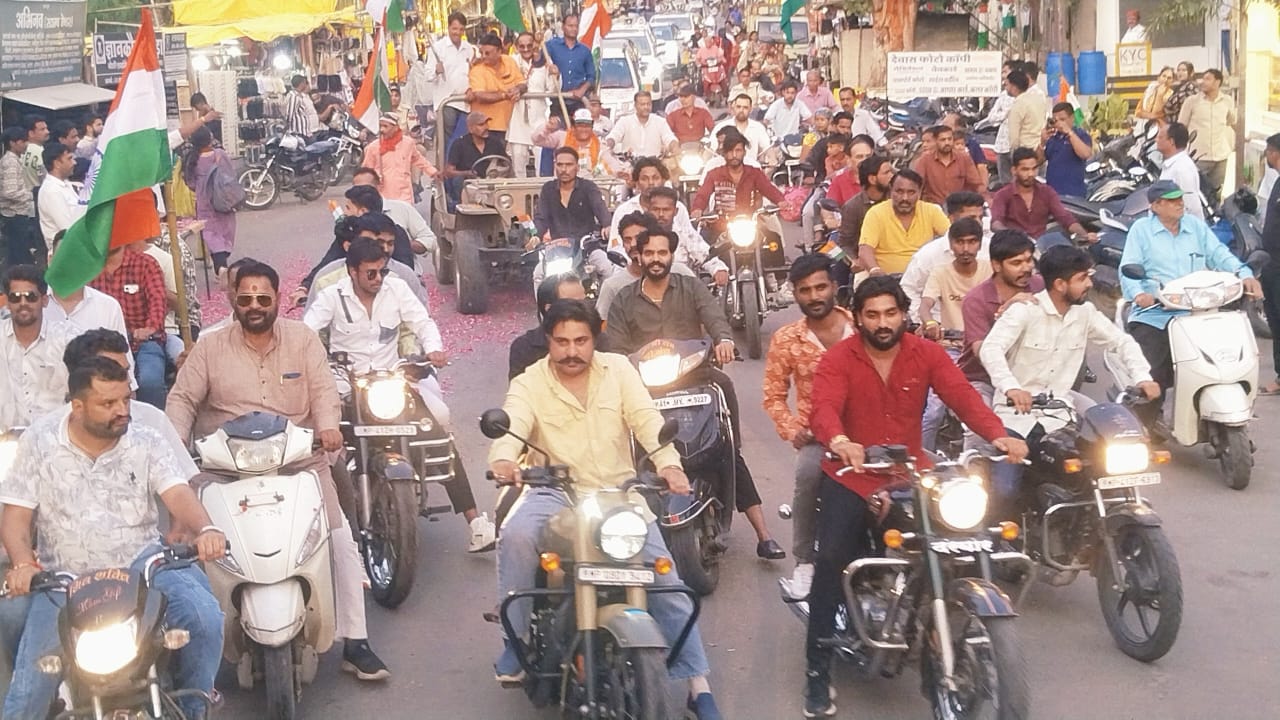 भाजपा ने निकाली तिरंगा यात्रा