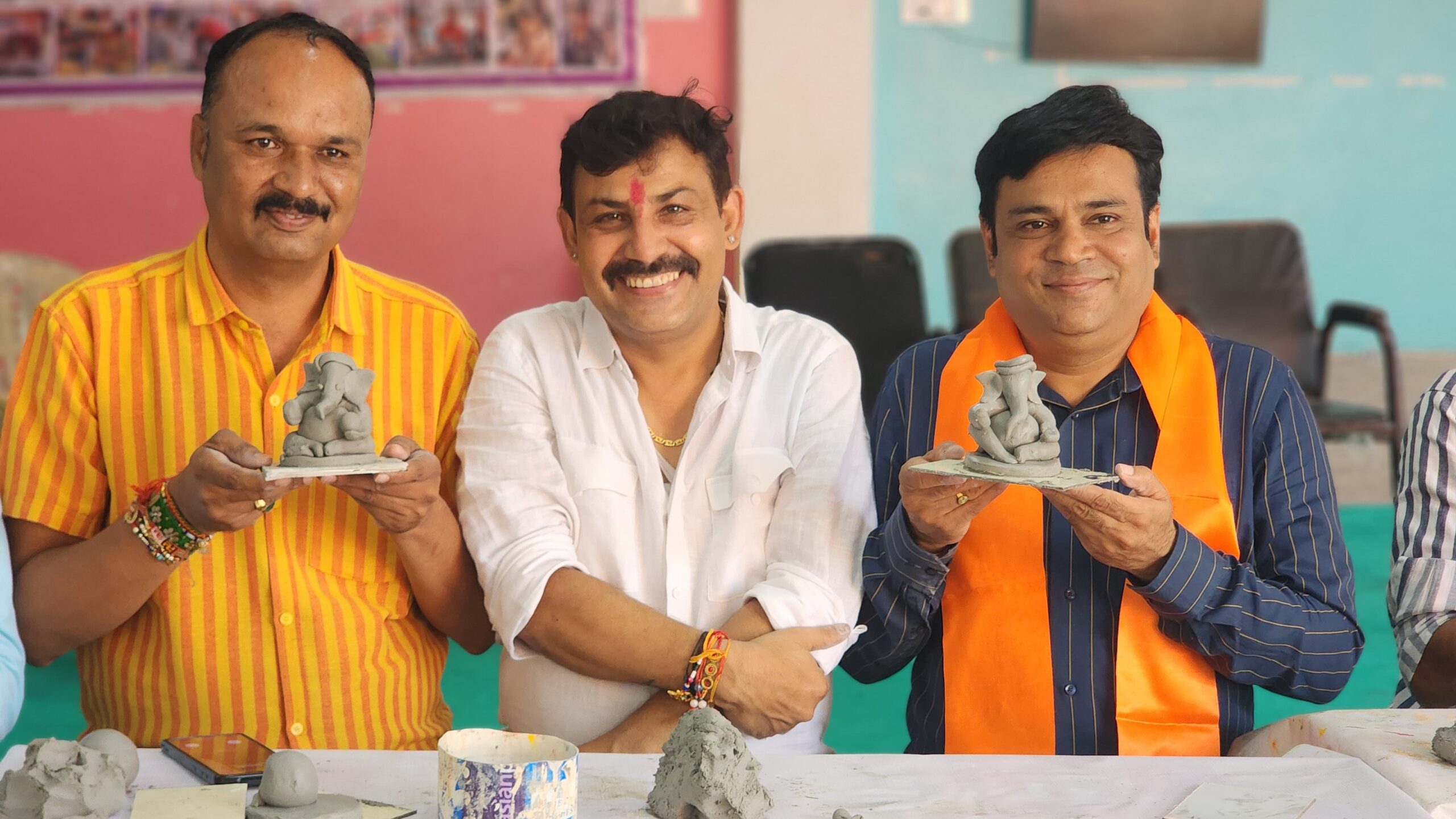 21 प्रतिमाएं से अब तक 21000 से अधिक प्रतिमाओं का निर्माण कर चुके आदित्य का इको फ्रेंडली गणेश जी का यह अनूठा अभियान