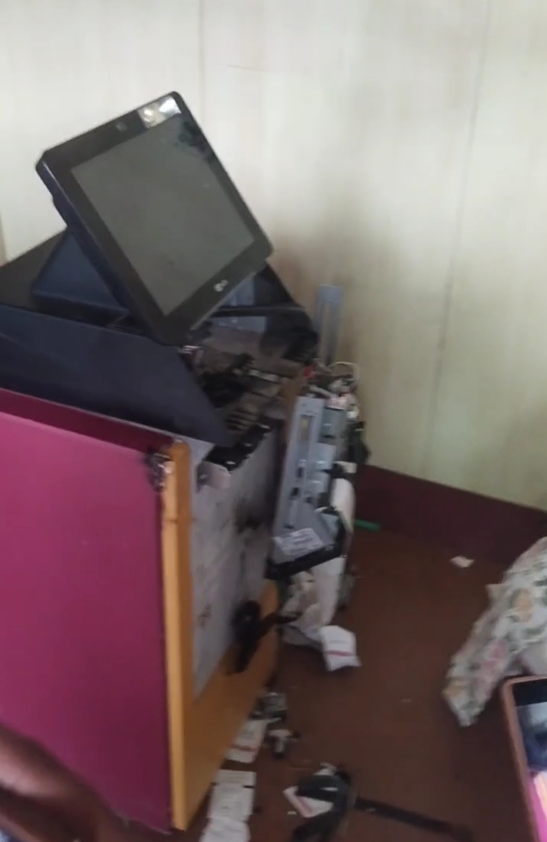 ए.टी.एम. तोड़फोड़ कर नकदी चोरी की कोशिश नाकाम, थाना औद्योगिक क्षेत्र पुलिस ने चार सदस्यीय गैंग को किया गिरफ्तार ,100 से ज्यादा सीसीटीवी कैमरे और कम्युनिटी व्हाट्सएप ग्रुप से पकड़ा ही गए आरोपी, यूट्यूब से सीखी थी तकनीक लेकिन पुलिस की सघन गश्त और त्वरित कार्रवाई ने फेल&nbsp; की शातिर योजना