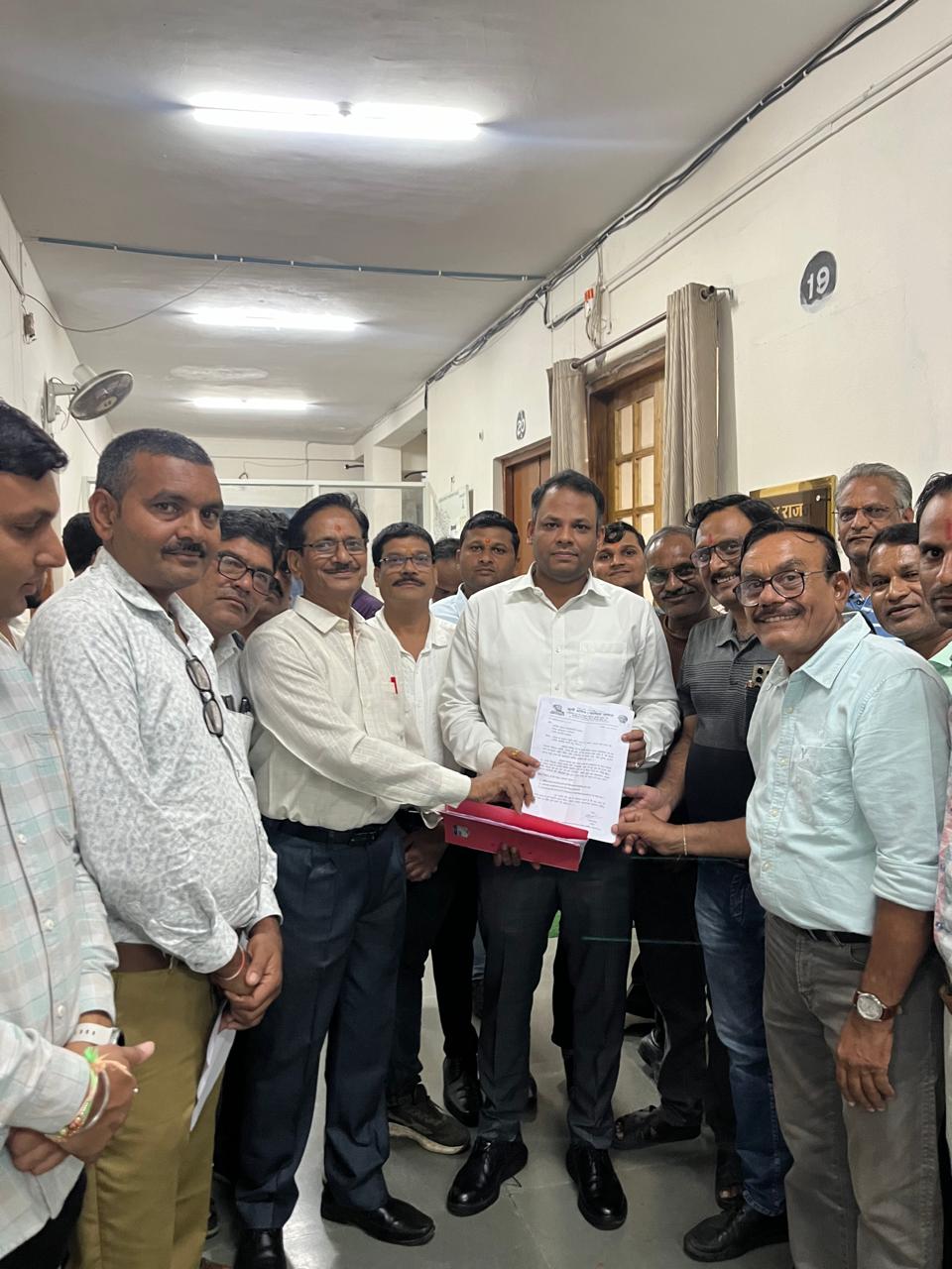 देश की 565 रियासतों का एकीकरण करके खंड खंड भारत को अखंड बनने वाले लोह पुरुष श्री सरदार वल्लभभाई पटेल की शहर में एक भी प्रतिमा नहीं , क्षत्रिय पाटीदार समाज व अनेक समाज के प्रबुद्ध जन ने दिया ज्ञापन