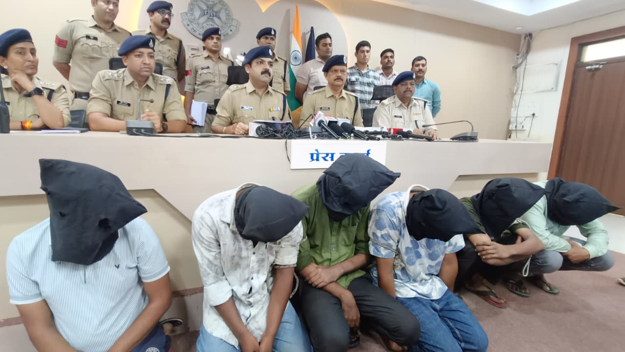 ऑपरेशन FAST” के तहत सायबर ठगों के खिलाफ बड़ी कार्यवाही , देवास पुलिस ने किया फर्जी सिम व बैंक खातों का जाल उजागर, ठगी के लिए करते थे इंस्टाग्राम और फर्जी खातों का उपयोग,6 आरोपी गिरफ्तार