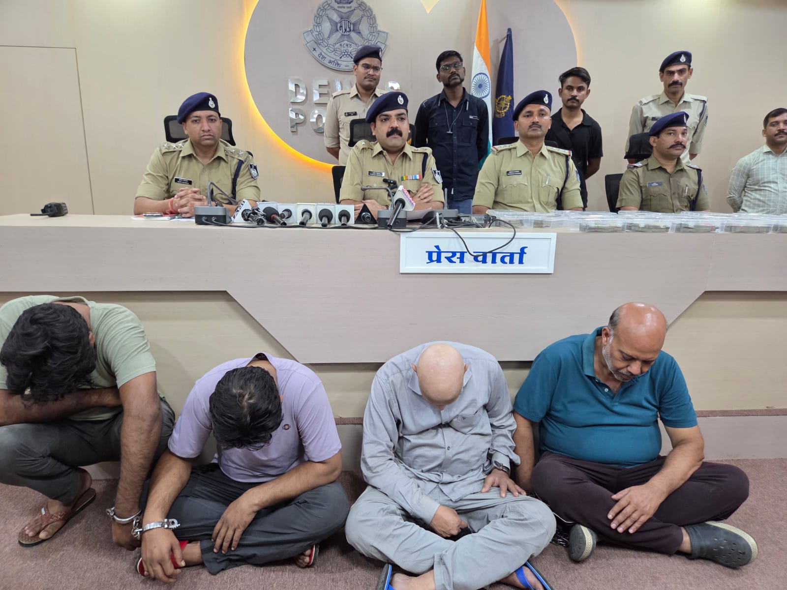 प्रॉपर्टी के नाम पर ठगी करने वाले अंतर राज्य स्तर के गिरोह का पर्दाफाश, पांच आरोपी गिरफ्तार 5 फरार, जस्ट डायल के जरिए करते थे प्रॉपर्टी ब्रोकर्स के मोबाइल नंबर सर्च, क्राइम स्टोरी की तरह नाम और करैक्टर बदलकर करते थे पहचान, पुलिस के सामने रह गई सारी चालाकियां धरी की धरी