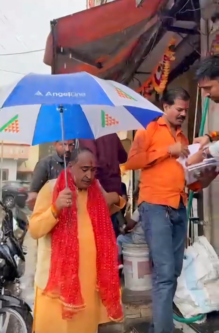 बरसता पानी भी नहीं रोक सका संकल्प भरवाने का&nbsp; जिला अध्यक्ष का संकल्प