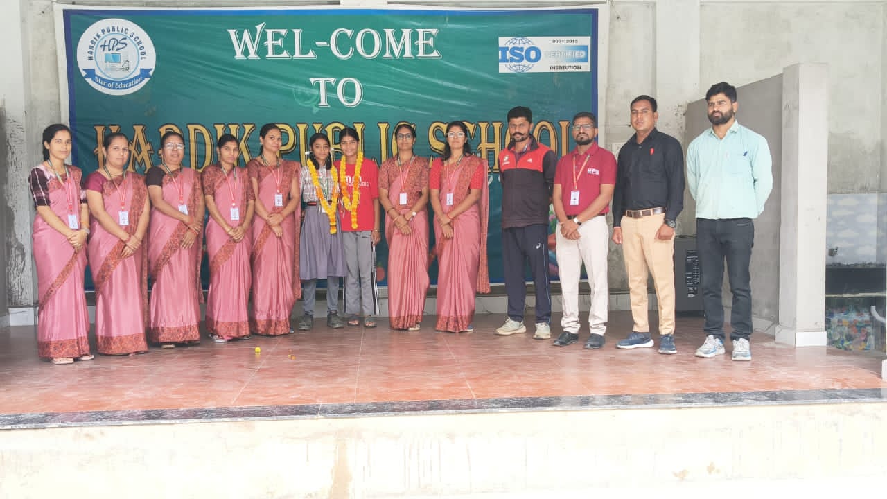 आकृति बिरगडे एवं सोनम प्रजापति का स्कूल स्टेट एथलेटिक्स चैम्पियनशिप के लिए चयन