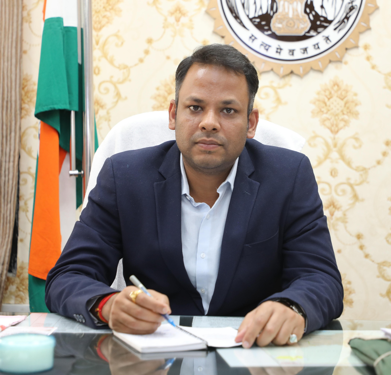 सीएम हेल्पलाइन शिकायतों का निराकरण नहीं करने पर दो कर्मचारी ‍निलंबित, 17 का वेतन रोका एवं एक की वेतन वृद्धि रोकी

—————

लंबित शिकायतों का रिव्यू नहीं करने पर तहसीहदार संजय गर्ग को दिया शोकाज नोटिस


अल्पावधि ऋण वितरण वसूली की जानकारी नहीं दिए जाने पर संबंधित अधिकारी श्री प्रियांश का दो दिवस का वेतन रोकने के निर्देश


पोर्टल पर ई-अटेंडेंस लगाने पर ही शिक्षकों को वेतन दिया जाए 


कलेक्टर ऋतुराज सिंह द्वारा व्यवस्था में सुधार के लिए  सख्त निर्णय