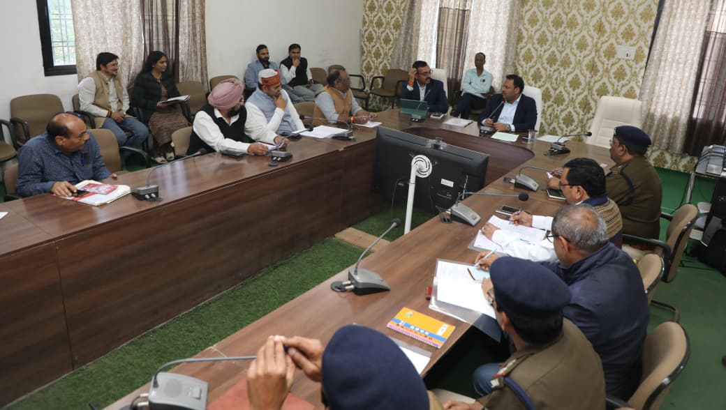 आरटीओ अभियान चलाकर वाहनों का पीयूसी चेक करें – कलेक्‍टर श्री सिंह

———–

शहर में भोपाल चौराहा से रसूलपुर चौराहा तक अतिक्रमण हटाकर यातायात को सुगम बनाए

————

शहर में मैजिक, ऑटो रिक्शा और ई-रिक्शा के लिए पिकअप और ड्रॉप प्वाइंट चयनित करें

———-

कलेक्टर श्री ऋतुराज सिंह की अध्यक्षता में जिला सड़क सुरक्षा समिति की बैठक हुई आयोजित