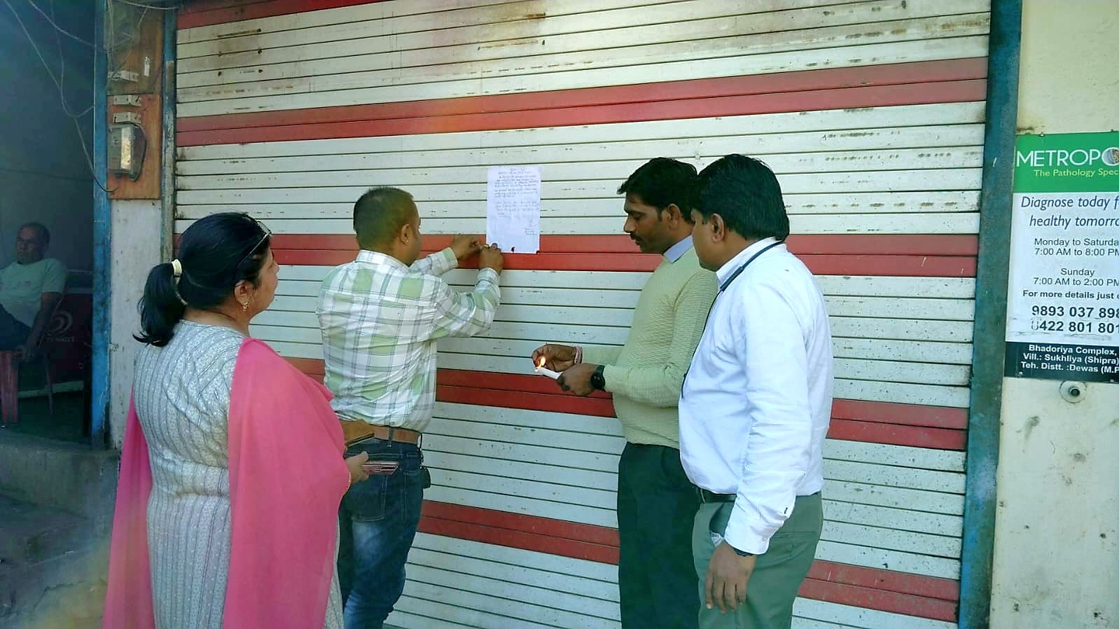 जिला प्रशासन का सख्त निर्णय देवास में पीसीपीएनडीटी एक्ट का उल्लंघन करने पर इन्दौर डायग्नोटिक सेन्टर देवास और क्षिप्रा के संचालक के विरूद्ध एफआईआर दर्ज, न जाने कितने रोगी हुए होंगे गुमराह देर आया दुरस्त आया जिला प्रशासन पूरे जिले में चल रहा है इनका कारोबार